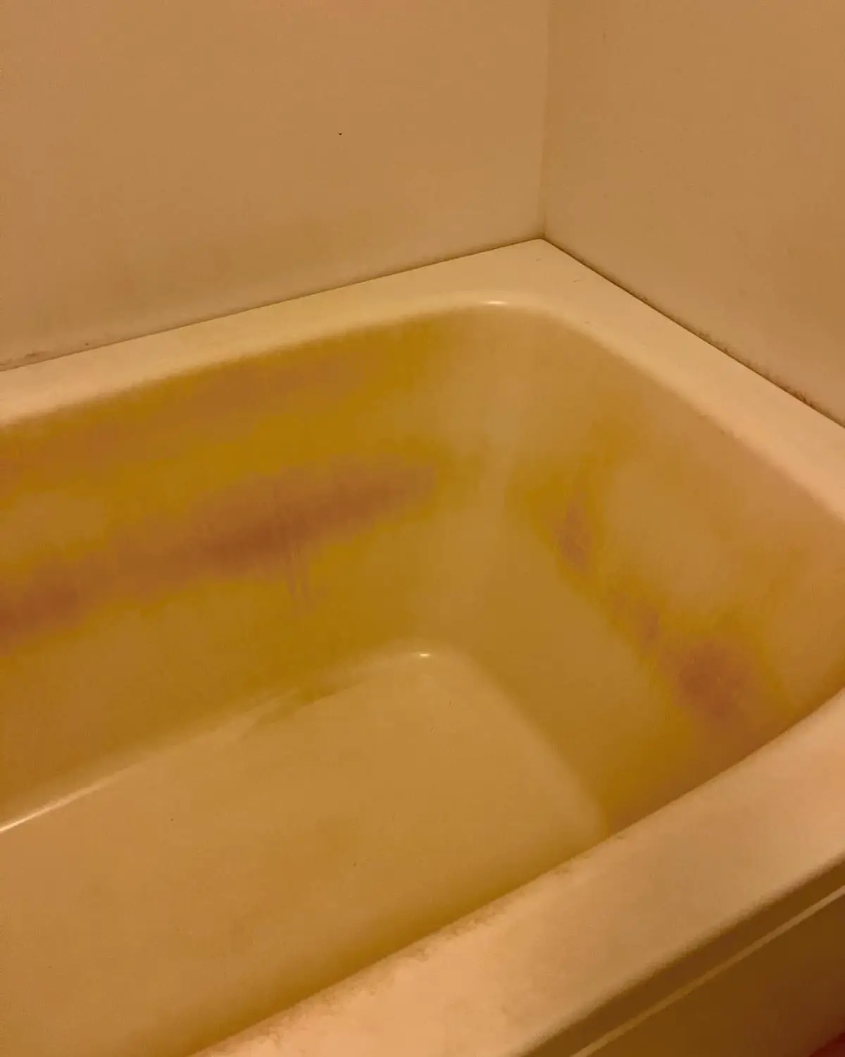 風呂掃除浴槽の黒ずみ
